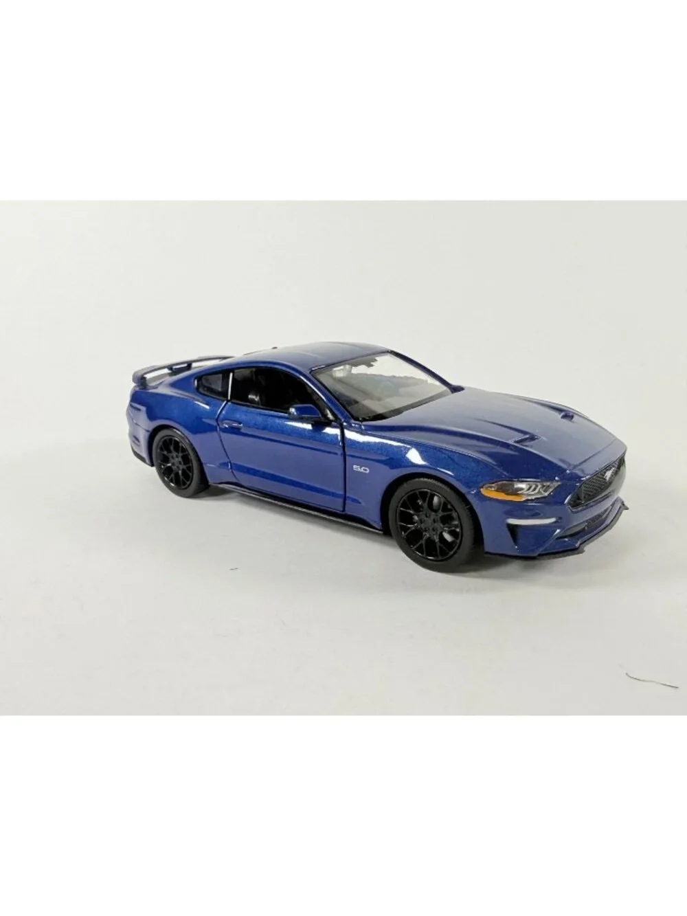 Motor Max 2018 Ford Mustang GT 1:24 Diecast Model Car Blue